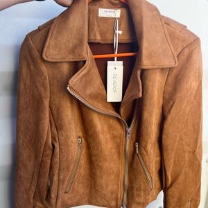 A chic leather style jacket!